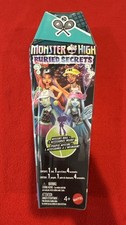 Mattel Monster High Buried Secrets Mystery Cozy Creepover Doll 5 Accessories NEW