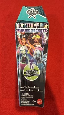 Mattel Monster High Buried Secrets Mystery Cozy Creepover Doll 5 Accessories NEW