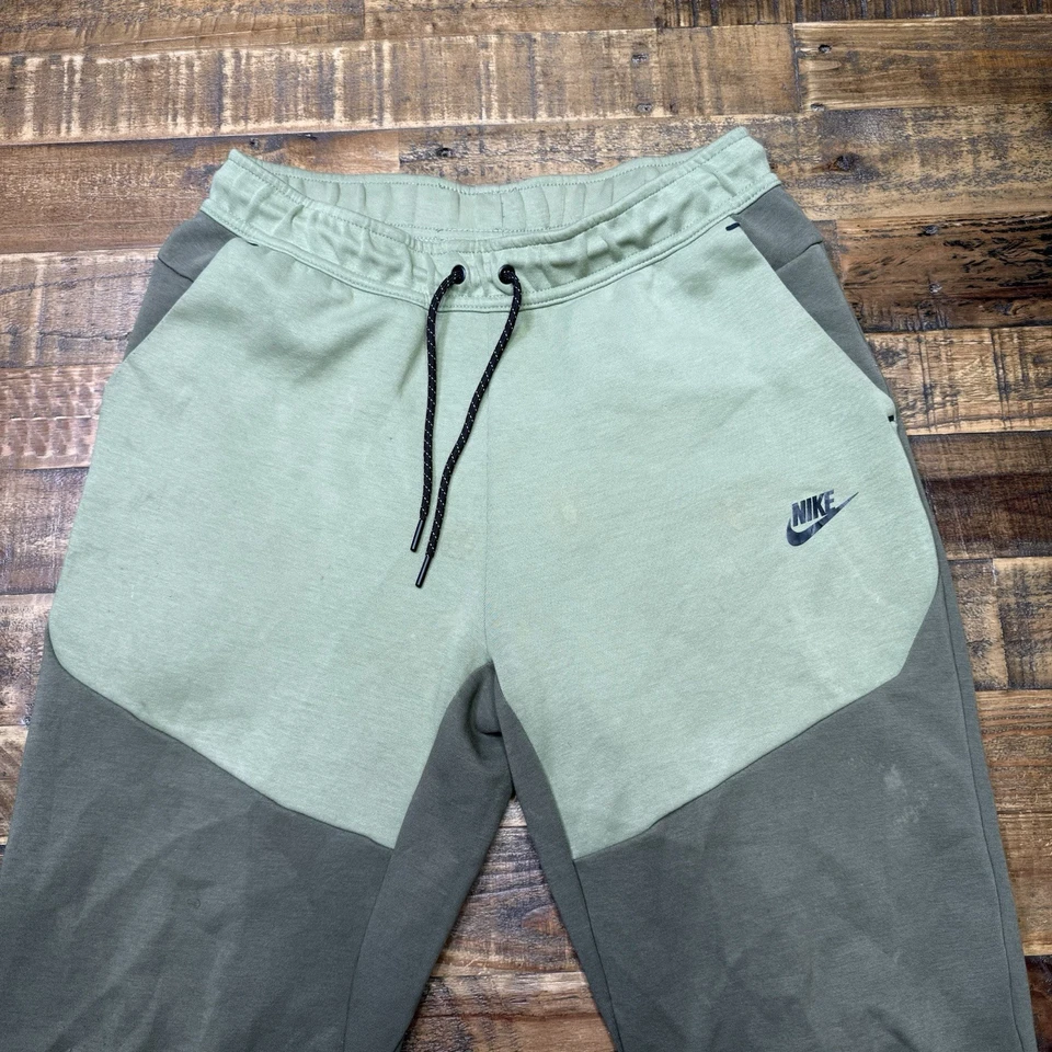 Conjunto de sudadera con capucha y jogger Nike Tech polar cremallera completa verde rendimiento Foto 4 de 4