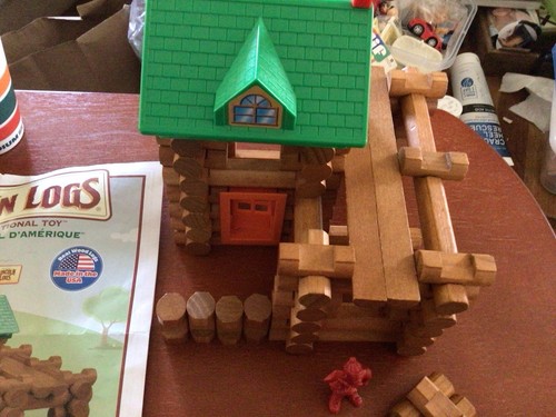 THE ORIGINAL LINCOLN LOGS, Fort Red Pine Building With Axeman No Dog Nice - Picture 3 of 3