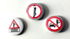 Lotto 3 spillette badge segnali stradali Attenzione Prostitute 2,5 cm.