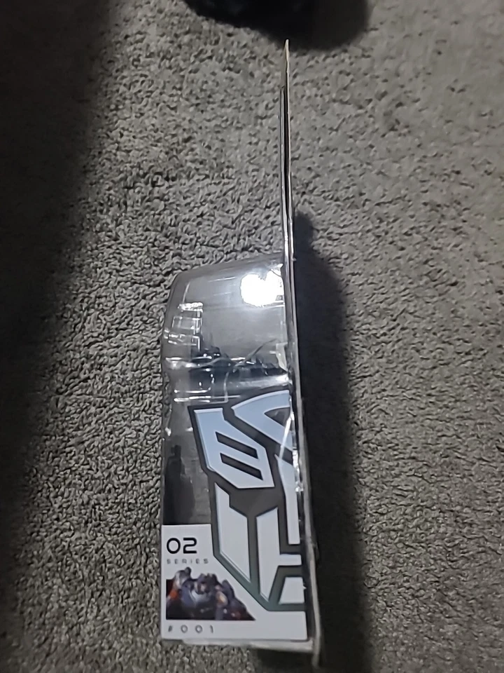 Transformers Generations TRAILCUTTER - IDW 30th Deluxe Class Series 2 #001 NEW - Image 2 of 4