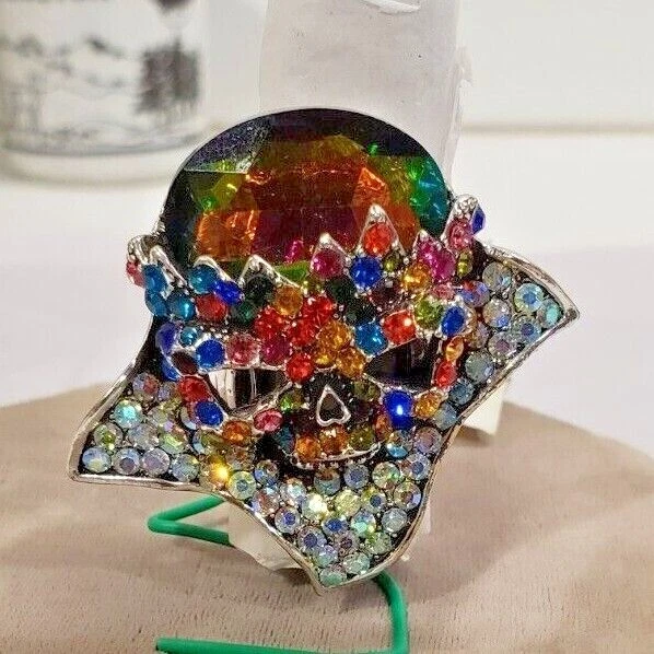 Anillo elástico calavera de Mardi Gras incrustada con diamantes de imitación Foto 3 de 4