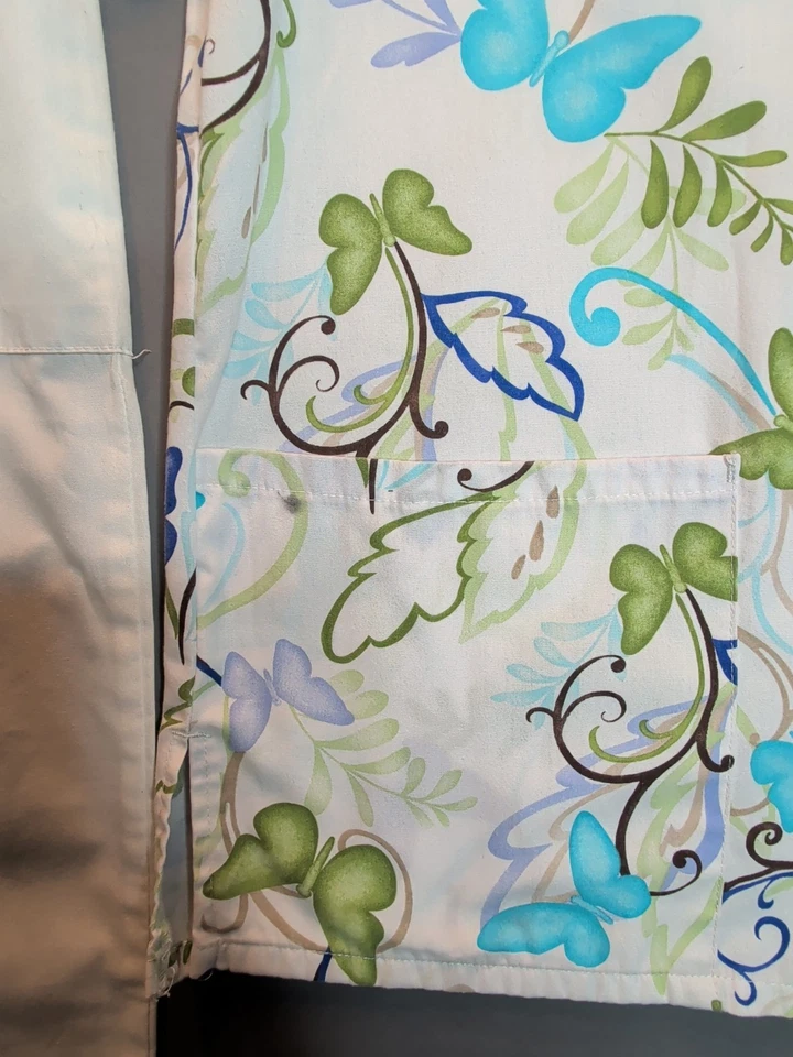 Conjunto Médico, Mujer SB Blusa Médica Pequeña Mariposa y Pantalones Medianos Blancos Foto 3 de 4