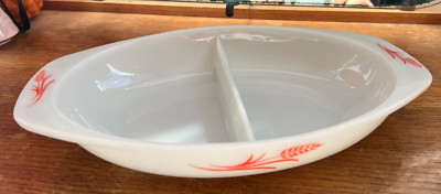Vintage Pyrex rot Weizenblatt Muster groß geteilt Ofen Servierschale. um 1950