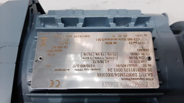 Motoréducteur SEW EURODRIVE SA37 TDRN71MS4 BE03HR neuf pour convoyeur industriel