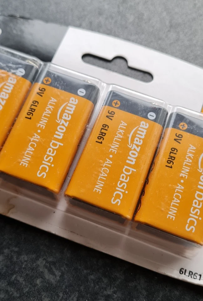 Amazon Basics 9V Alkaline Batteries – Pack of 4 (6LR61) – Long Lasting Power - Image 3 of 4