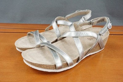 Munro Tarifa Shoes Womens 7.5N Silver Strappy Wedge Sandal Comfort Cork Footbed