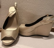 Vendo zeppe estive color oro indossate una sola volta. H tacco:10cm; T.:38