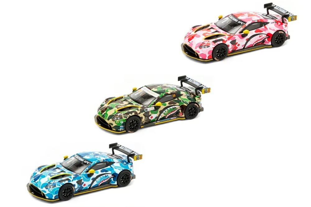 33405 bape x aston martin gt3 1/64 model car green & blue & pink