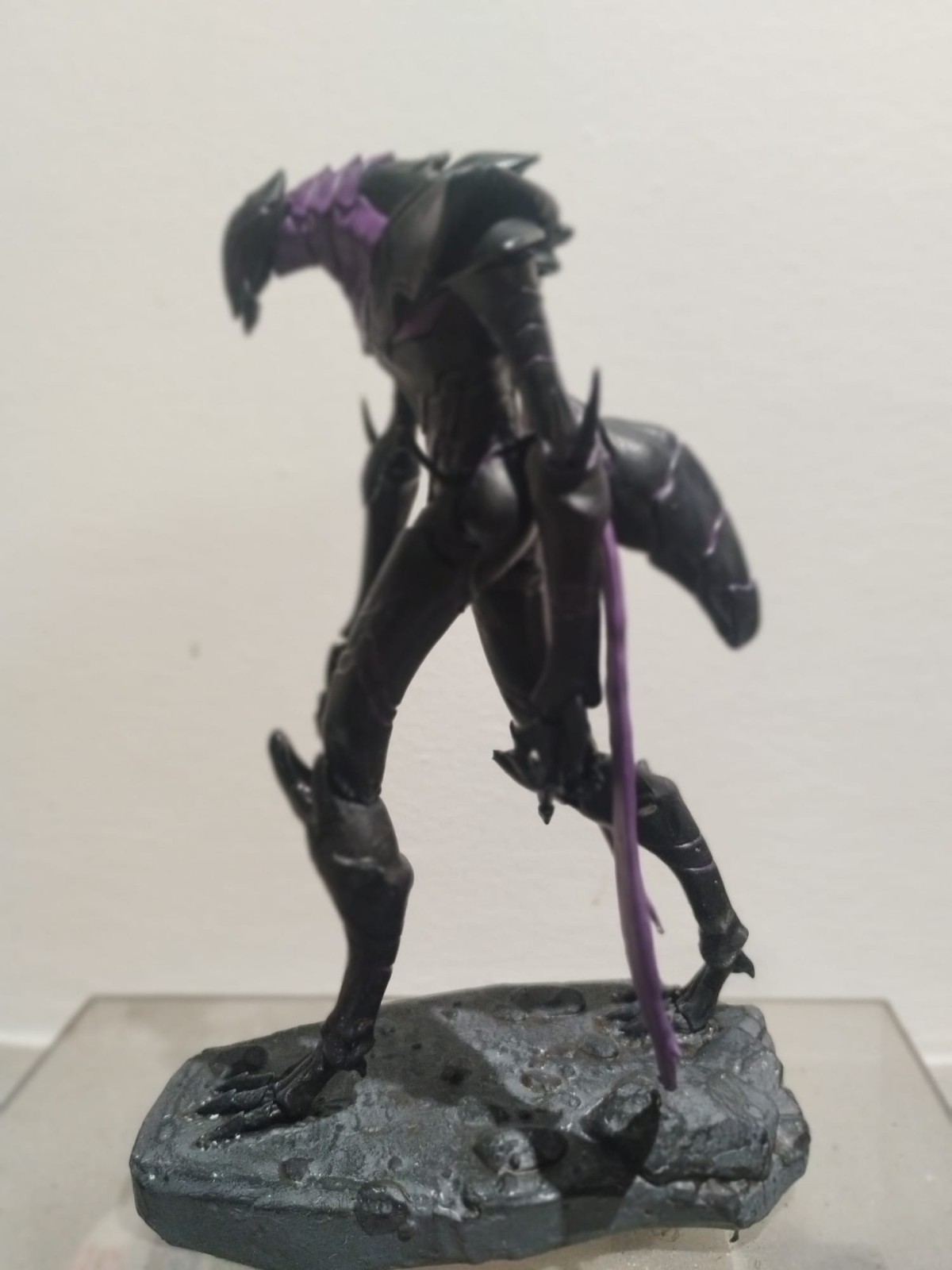 Figura de Beru de Solo Leveling Impresa en Resina 3D y Pintada a Mano