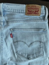 Levi  s 724 High Rise Straight Leg Jeans Light Wash Women  s 30W x 25 L Fray Edge