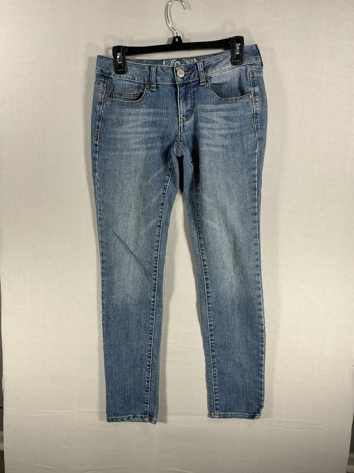 SO Women's Jeans Size 5 Regular Skinny Medium Wash Low Rise