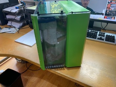 Custom Green Gaming PC (Gehäuse & Komponenten) (H13xL15xB11) Ersatzteile/Reparatur