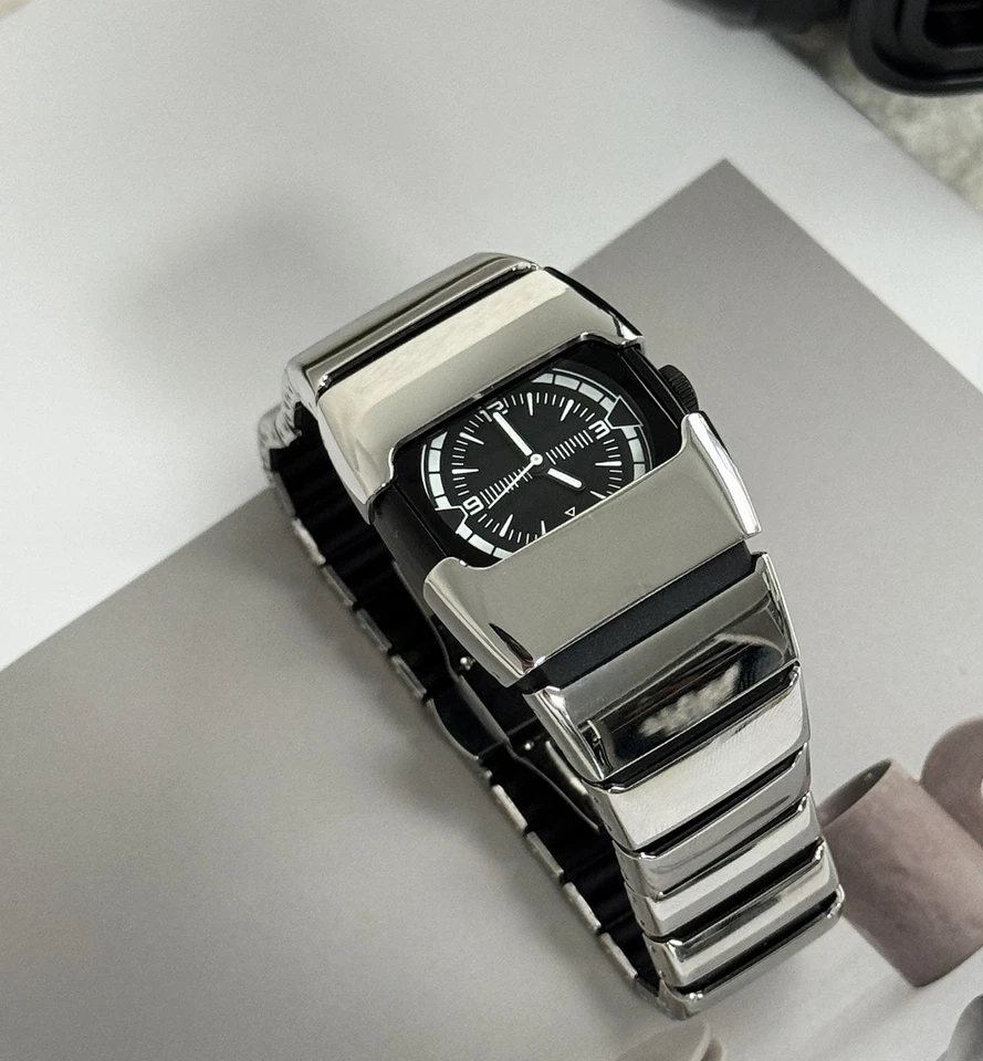 Reloj Hombre Alien Futuristic Y2K Cuarzo Japonés - Plata Brillante Foto 2 de 4