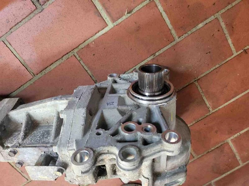 Dodge Caliber 2007-2009 montaje de caja de transferencia OEM Foto 4 de 4