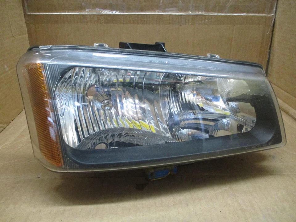 Faro derecho lado pasajero Chevrolet Silverado 1500 2003-2004 OEM-10366038 Foto 3 de 4
