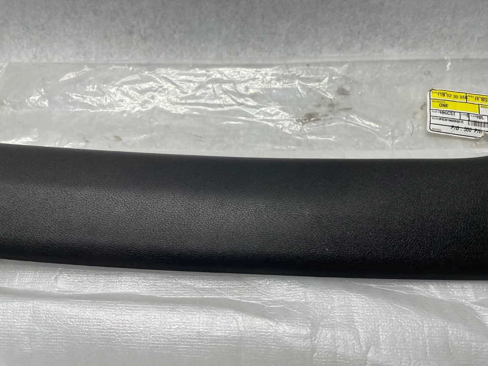 Hyundai Veloster 2012-2016 cubierta de moldura de pilar pasajero derecho OEM 85830-2V100 Foto 3 de 4