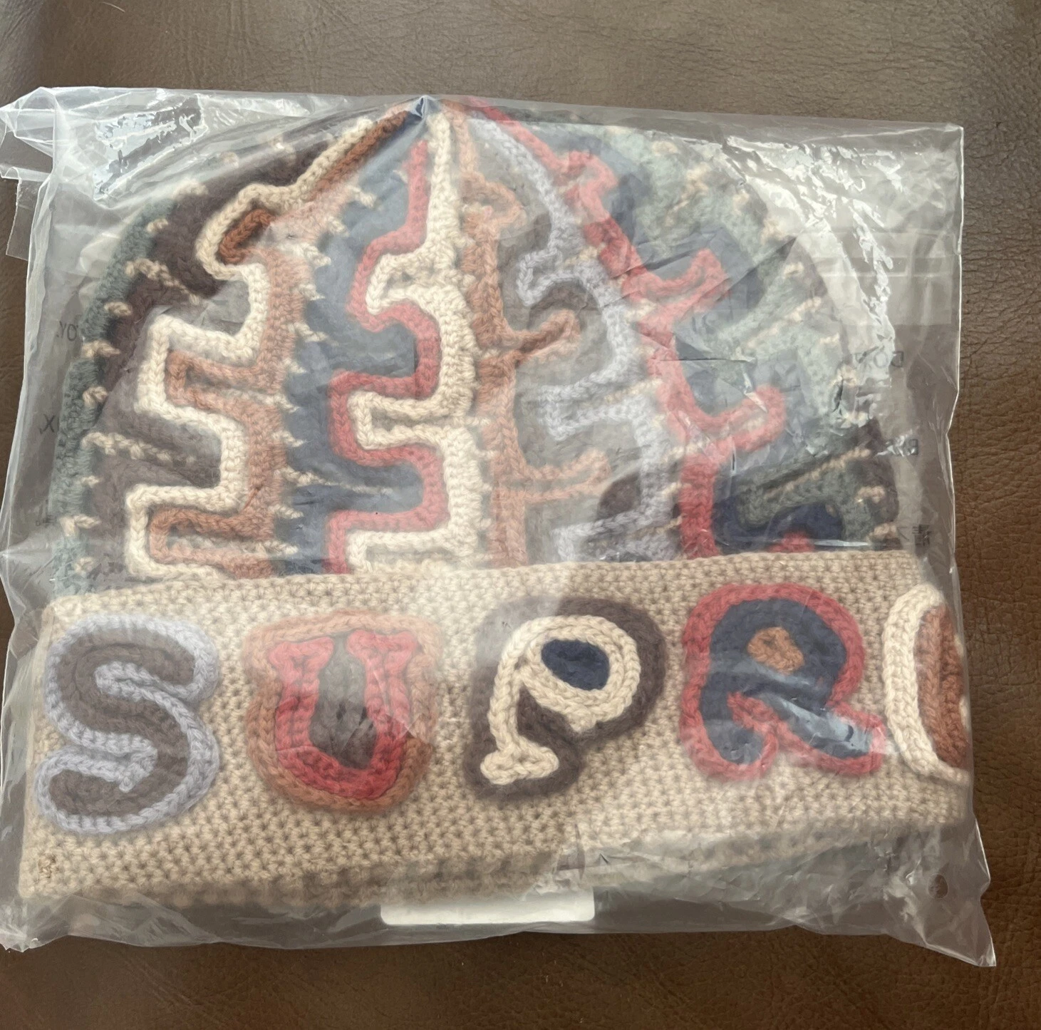 Bonnet Supreme appliqué kaki/marron FW24 NEUF à la main !
