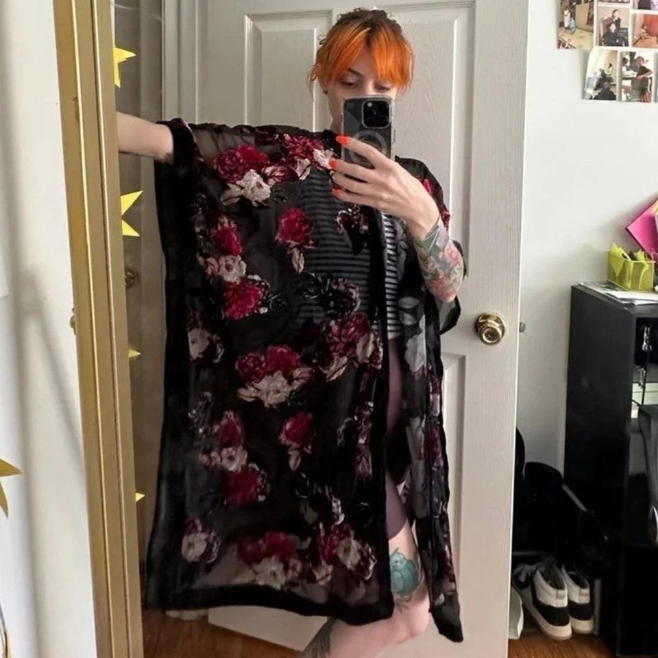 Torrid Plus Sized Burnout Velvet Kimono size XXL (1-2) VGUC - Image 3 of 4