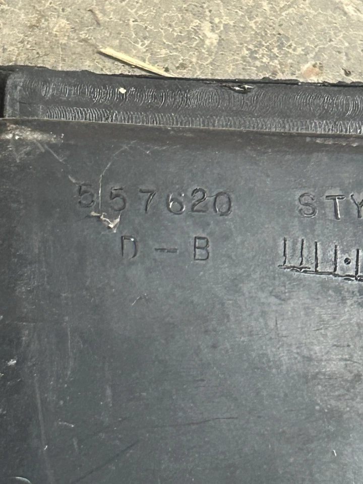 78-88 Oldsmobile Cutlass Supreme tablero inferior aire acondicionado conducto de ventilación OEM 557620 Foto 3 de 3