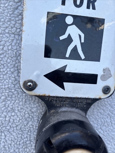 VINTAGE RETIRED CROSSWALK PEDESTRIAN PUSH BUTTON PORCELAIN SIGN. - Picture 8 of 16