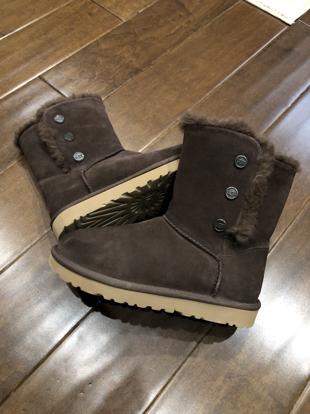 New UGG Bailey Snap Brown Suede Sheepskin Boots Women's Size 6