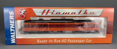 HO 932-9202 Milwaukee Road 1955 Twin Cities Hiawatha Express Car