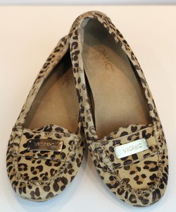 vionic ashby loafer leopard