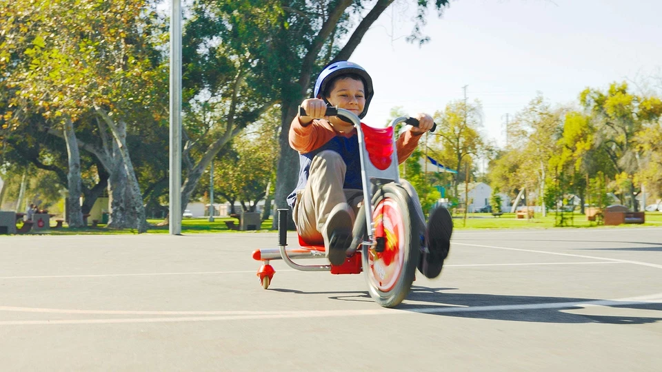 Razor 360 Caster Trike for Kids Ages 6+ - Replaceable Spark cartridges, Light... - Image 3 of 4