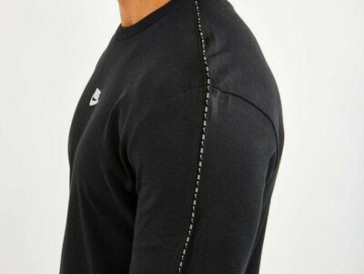 nike repeat swoosh top