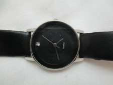 Wristwatch Black Buckle Band Round Face Silver Tone Simple