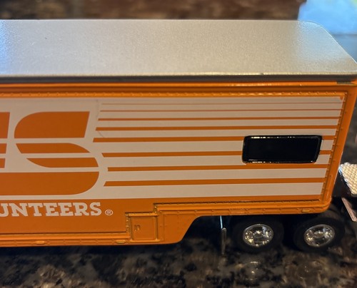 LIBERTY CLASSICS TENNESSEE VOLS TRACTOR TRAILER DIECAST 1/64 COLLECTTIBLE - Picture 8 of 11