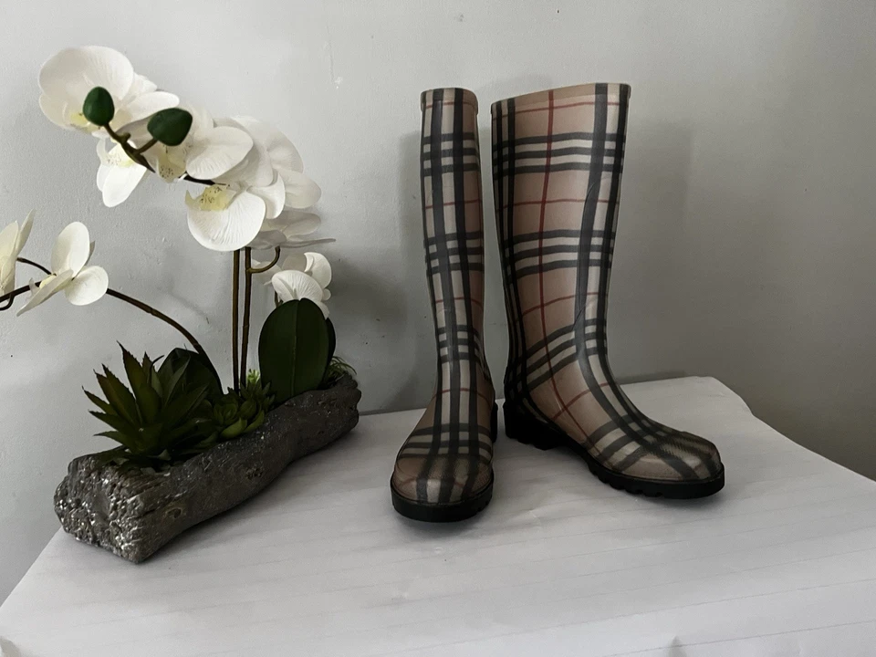 Botas de lluvia Burberry para mujer talla 38 EE. UU. 5. Excelente estado. Hecho en FRANCIA Foto 2 de 4