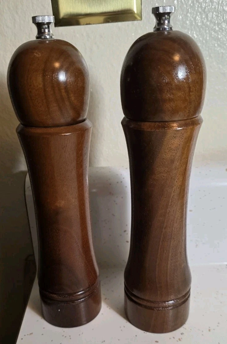 VINTAGE WOODEN SALT MILL AND PEPPER GRINDER EC