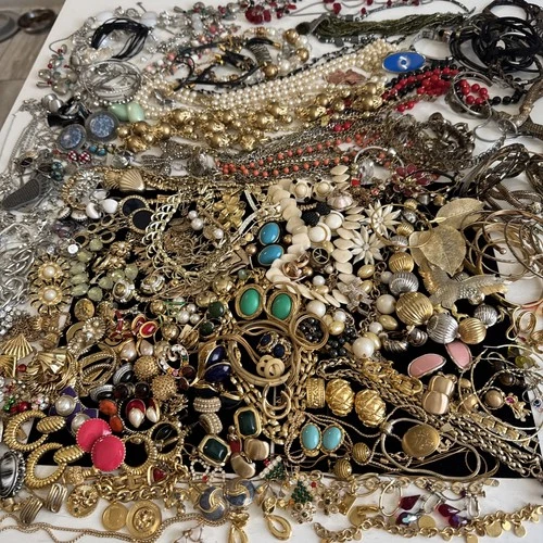 +10 LB LOT Of Used Costume Jewelry Vintage to Modern Wearable +100 Pieces