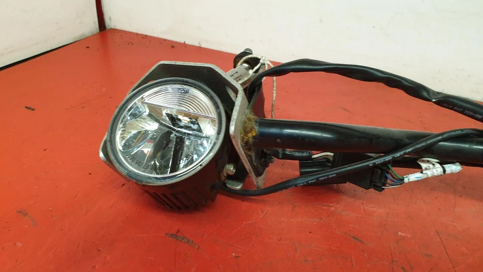 PAR DE FOCOS TRIUMPH EXPLORER + TELAR Y BARRA DE MONTAJE 2014 Foto 4 de 4