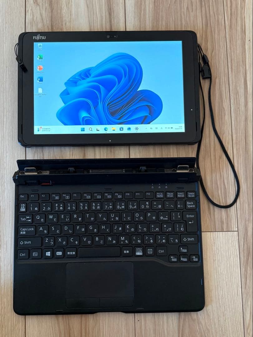 Fujitsu ARROWS Tab Q507 2 in 1 Tablet Windows 11 Pro 64GB 4GB