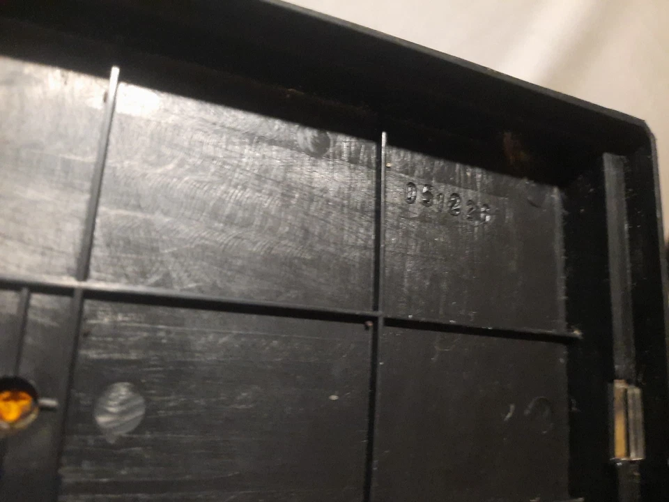 Camión de juguete fundido a presión Ford modelo TT 1923, negro y amarillo, en vitrina, vintage Foto 4 de 4