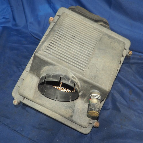 1999-2007 Chevy Silverado Suburban GMC Sierra Air Intake Cleaner Box OEM - Picture 5 of 7