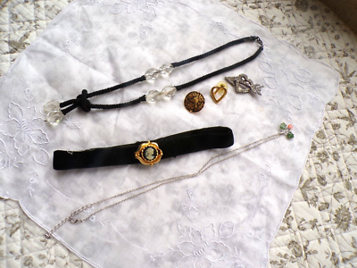 Lot de 3 colliers fantaisie vintage couleur argent avec boucles d'oreilles assorties - France