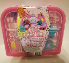 NEW IT'S SO ME CUTE CHEM LAB. CREATE BATH BOMBS SLIMY COMPOUNDS AND MORE