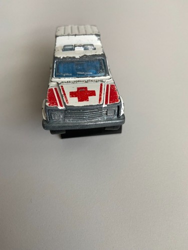 MAJORETTE Ambulanza n.269 Jeep Wagoneer Ambulance Scala 1:64 Made in France - Foto 9 di 11