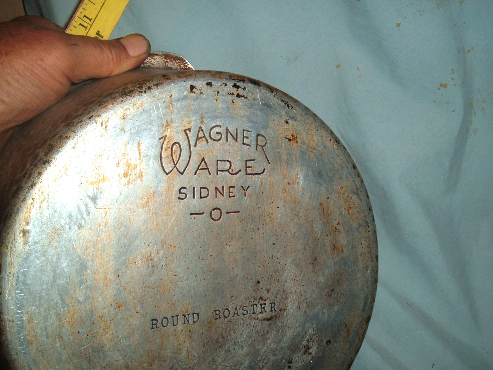 Vintage hammered Wagner Ware 10” Round Roaster Dutch Oven sidney 3248 no lid