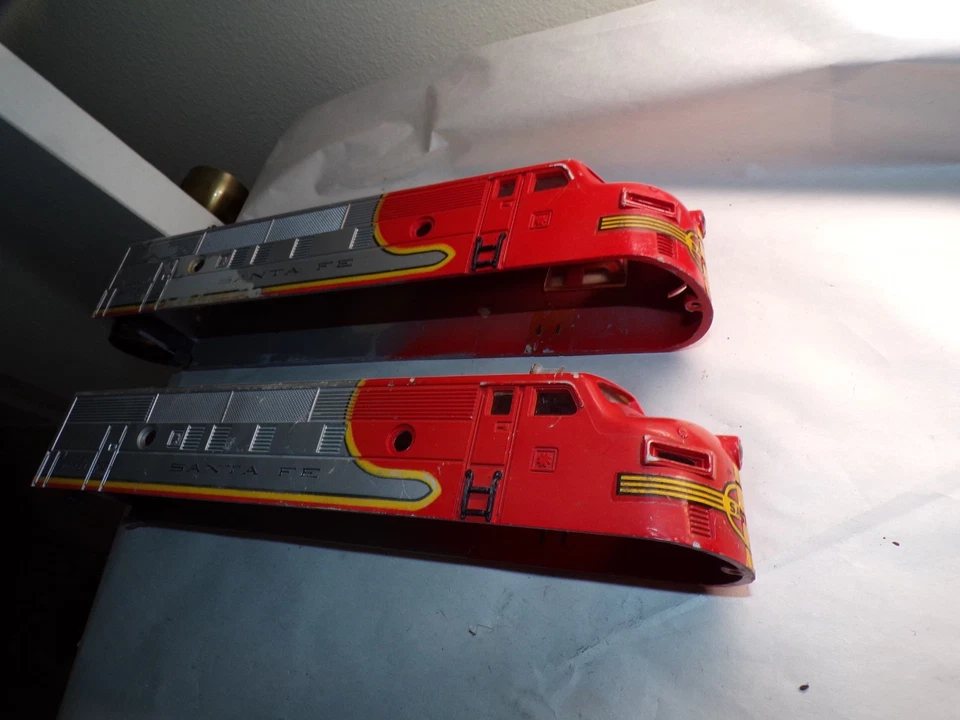 Vintage Original Lionel 2353 Santa Fe F3 AA Body Shells, for resto repaint - Image 2 of 4