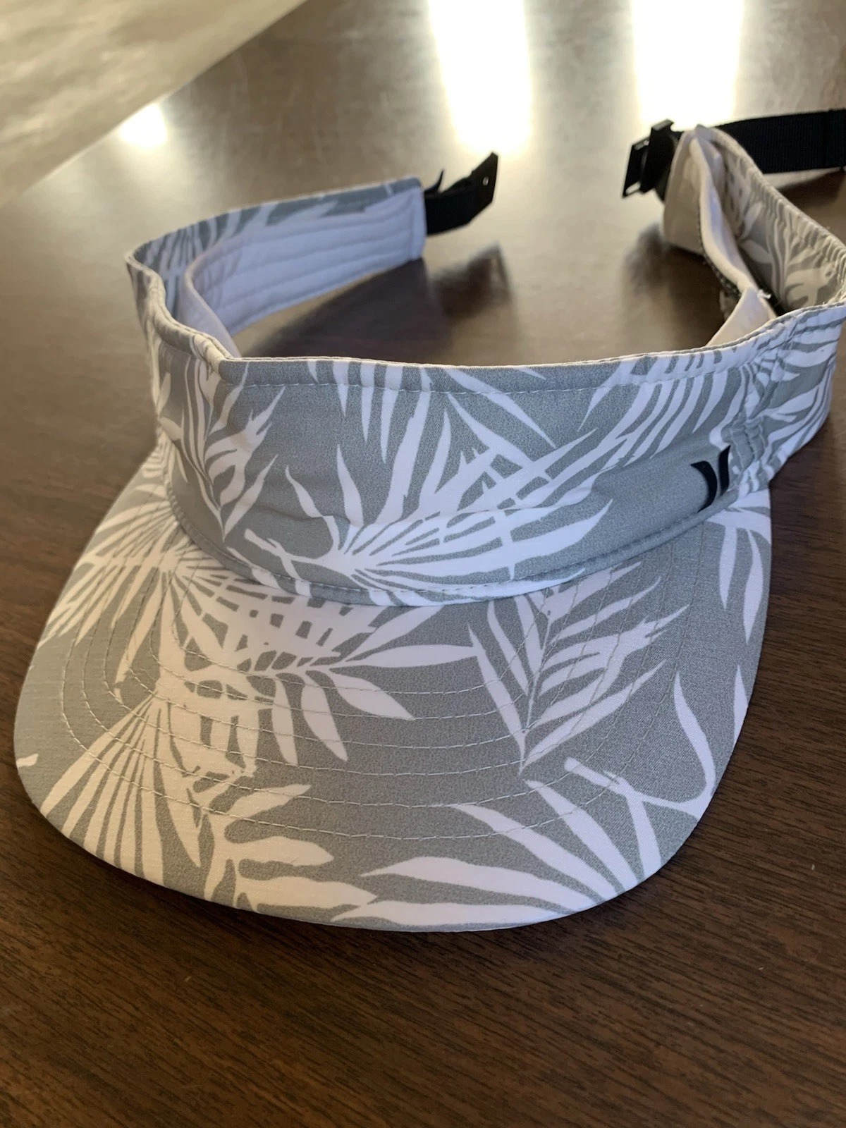Hurley Sun Visor Hat Women’s The Classics Yupoong Adjustable Pale Green Palm