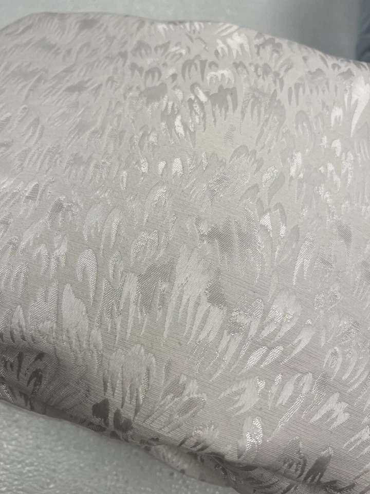 Hotel Collection Plume Off White Full/Queen Duvet Cover Preowned W/defects - Image 3 of 4