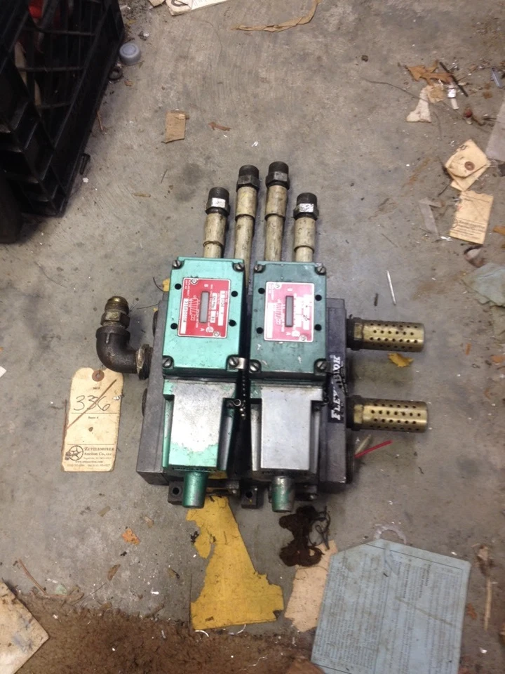 Electroválvula neumática Numatics Air 120V Flexiblock Banco de automatización de maquinista Foto 2 de 4