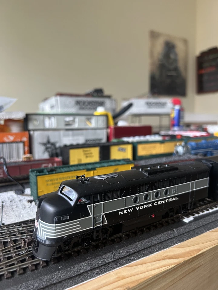 Bachmann New York Central HO FT A & FB2 Diesel locomotives with DCC Sound on B - Image 3 of 4