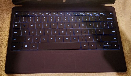 Fioletowa osłona typu Microsoft Surface RT & Pro 1 i2 magnetyczna podświetlana klawiatura 1561 - Zdjęcie 3 z 8